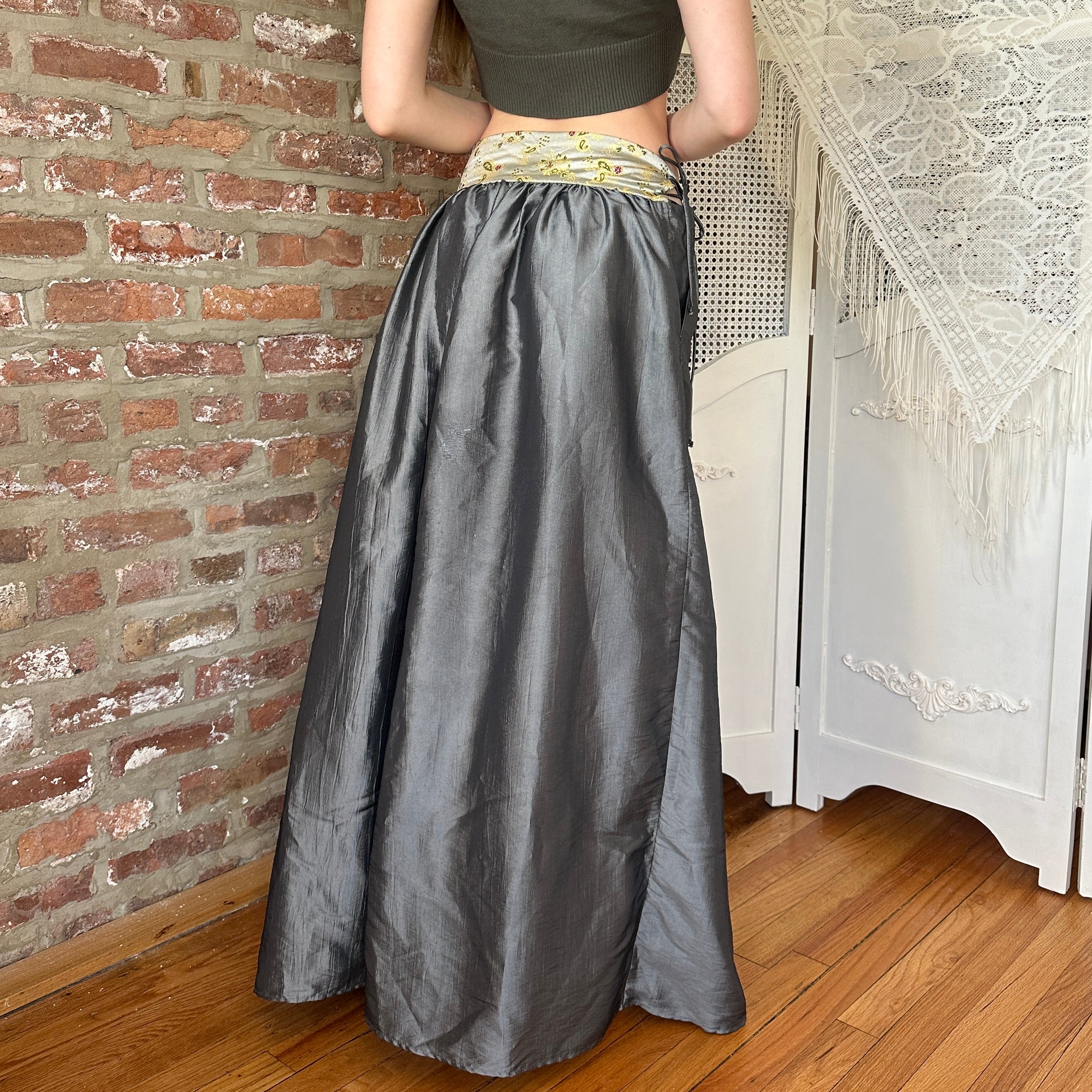 Vintage Silver Taffeta Maxi Skirt (XS/S)